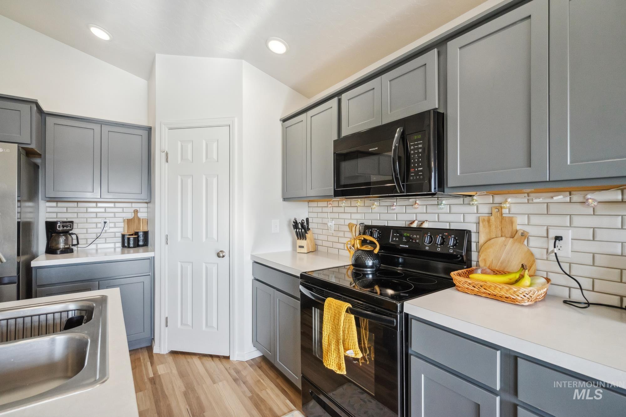 142 N Cranesbill Ave