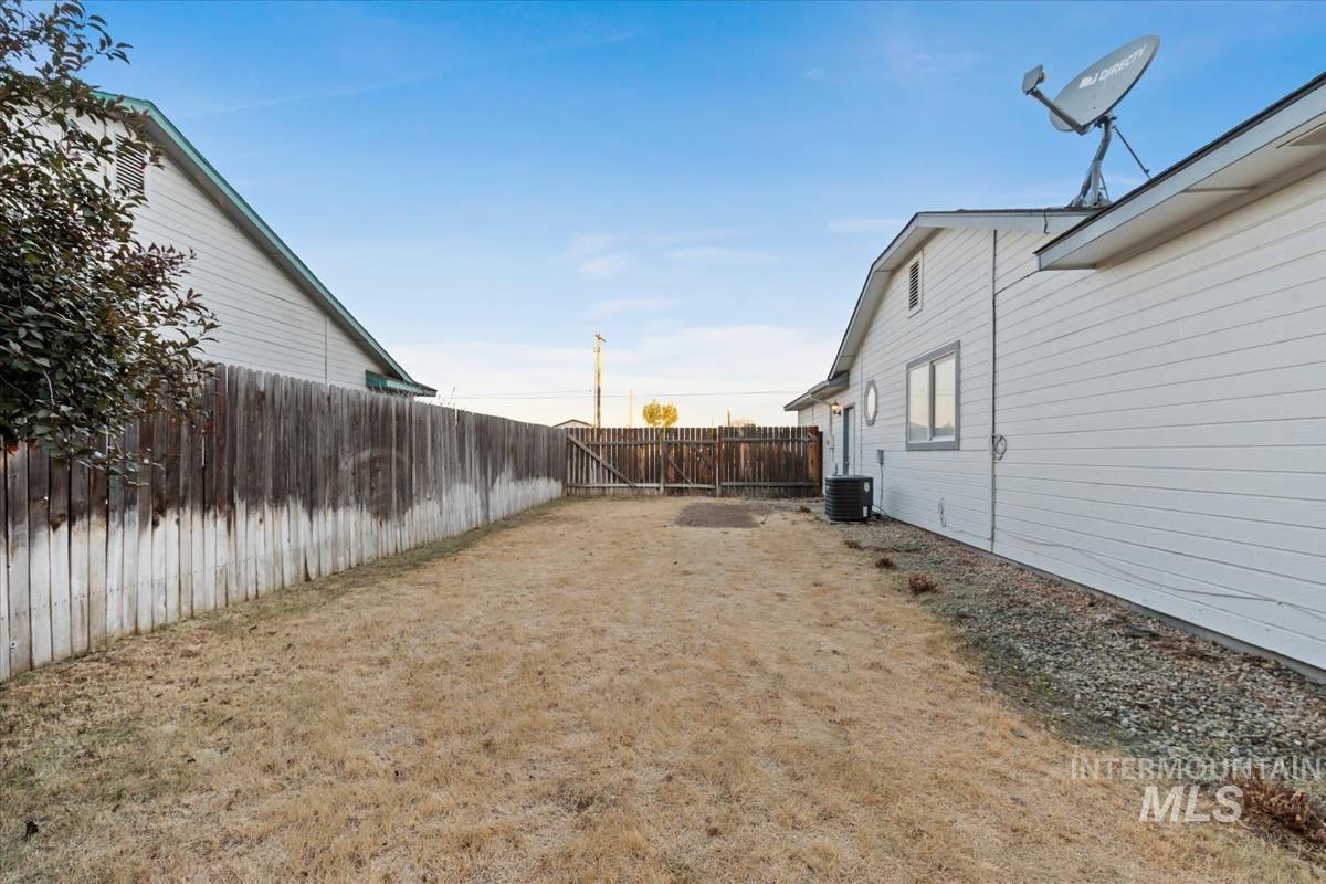 1860 N Haskett