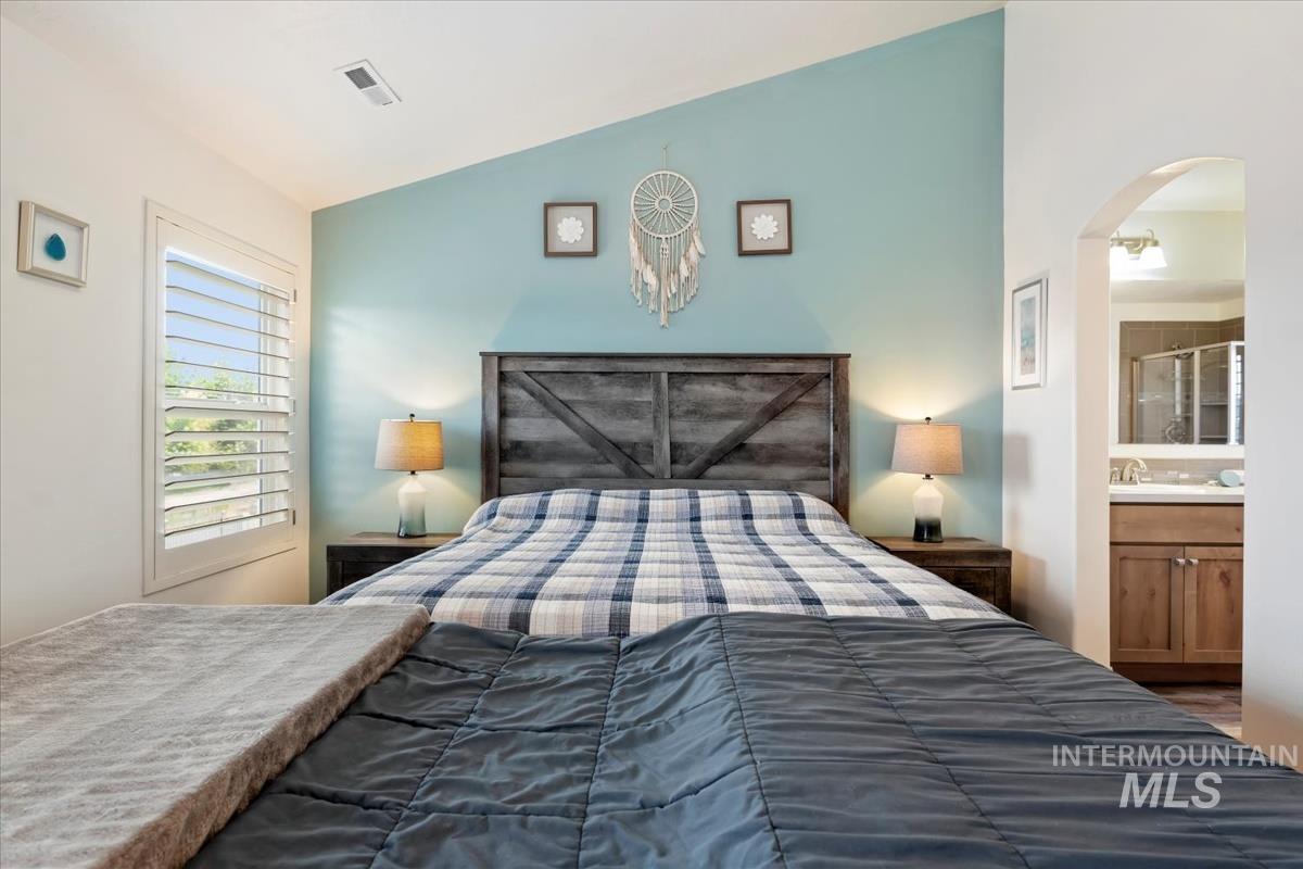 9472 S Rock Cliffs Way