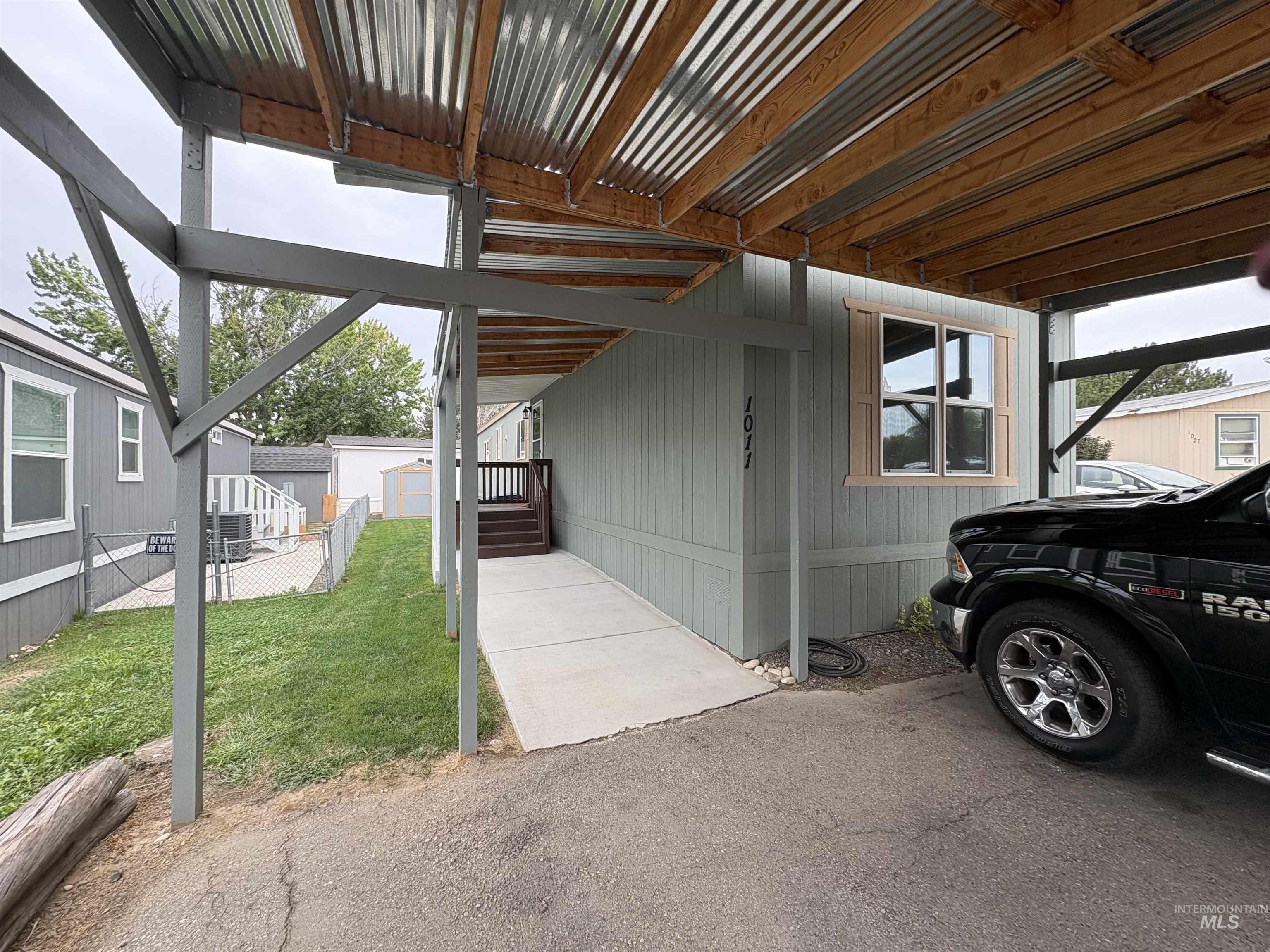1011 N Fawn Lane