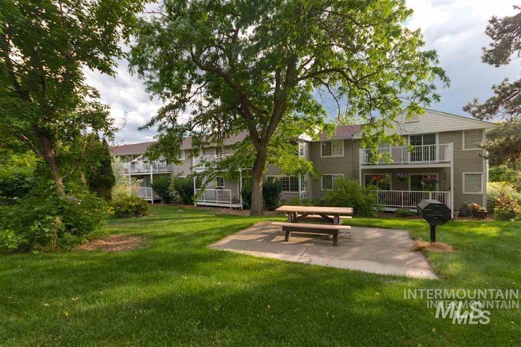 408 W Village Ln