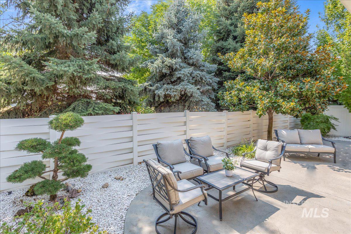 2371 E Powder River St