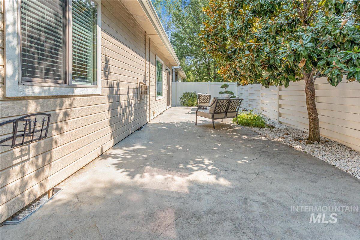 2371 E Powder River St