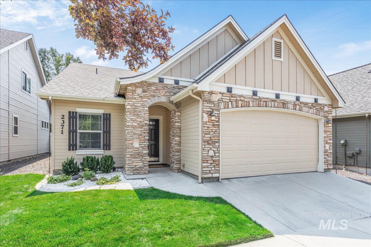 2371 E Powder River St