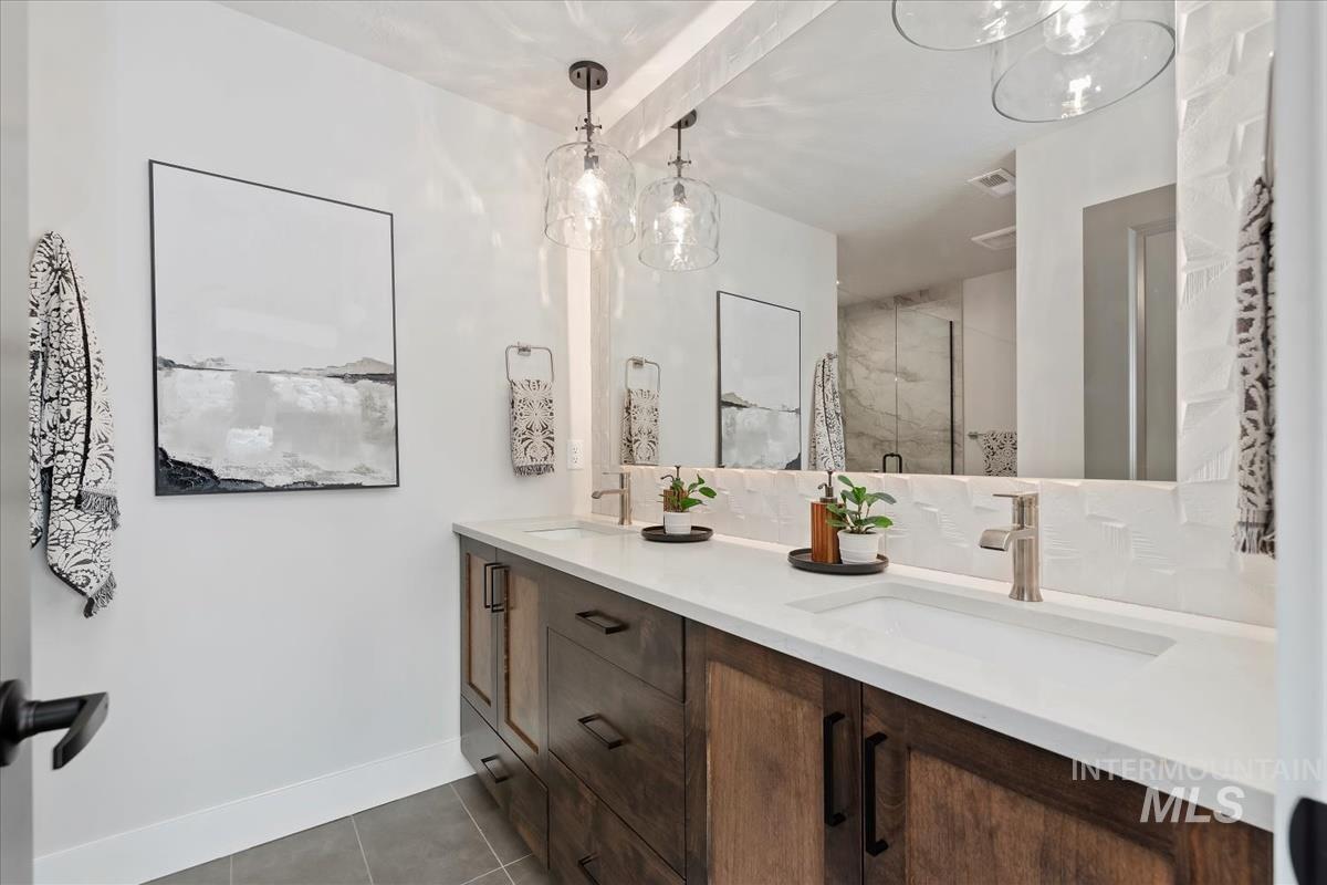 6252 N Holly Springs Ln