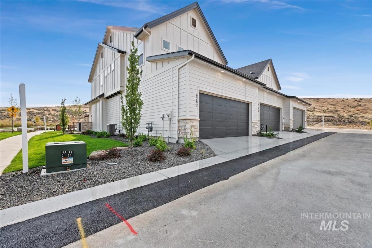 6252 N Holly Springs Ln