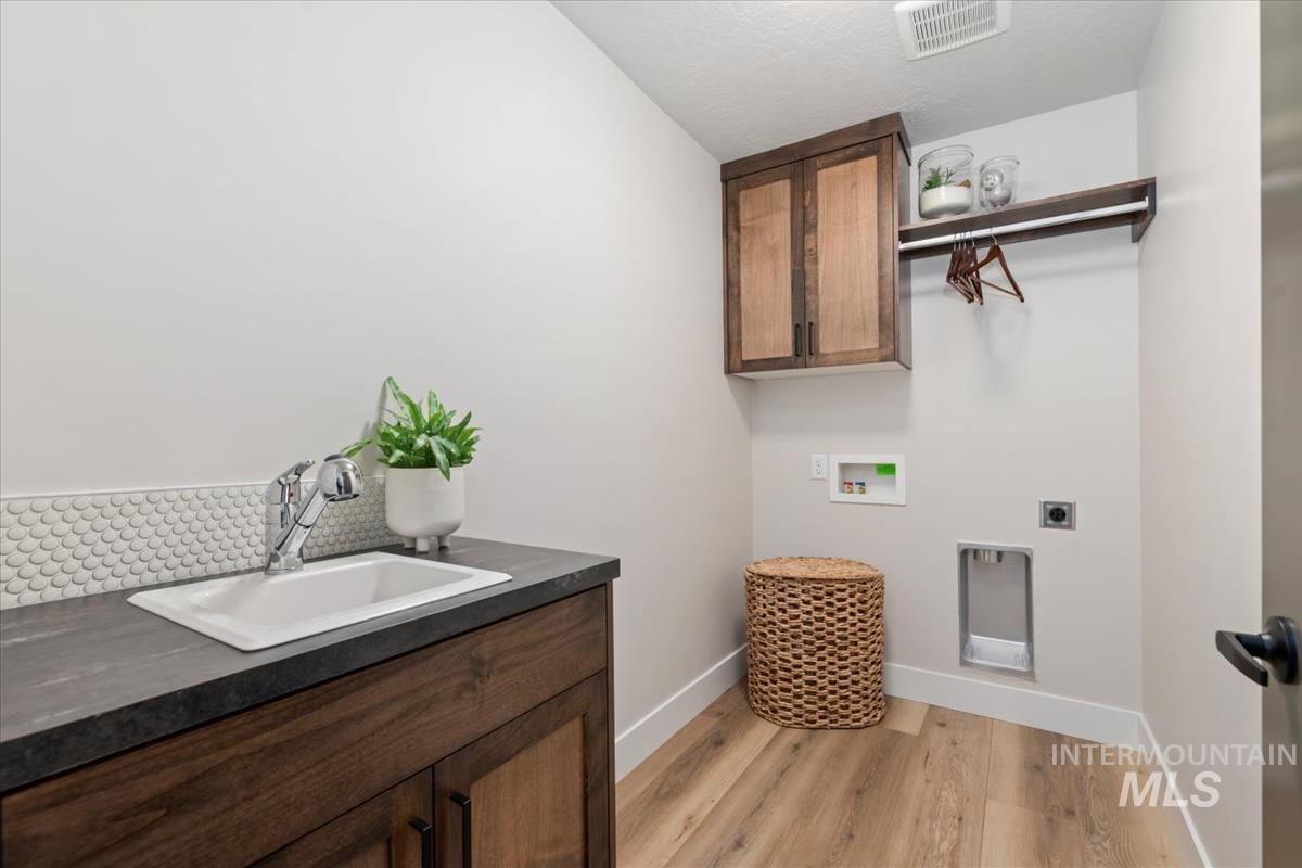 6252 N Holly Springs Ln