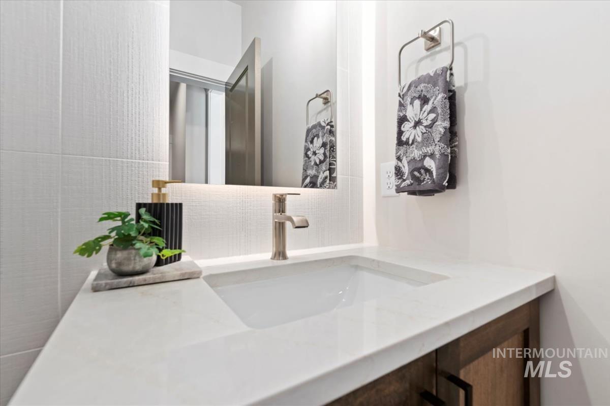 6252 N Holly Springs Ln