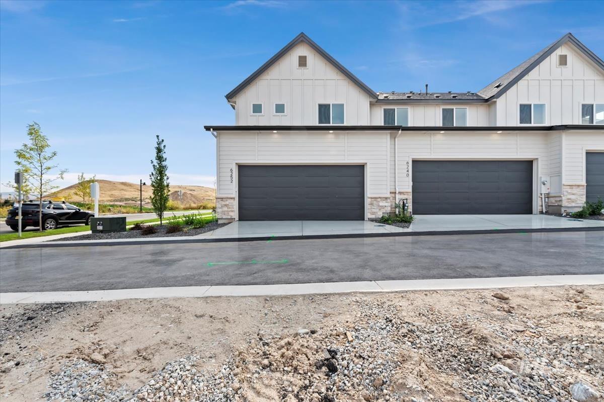 6252 N Holly Springs Ln