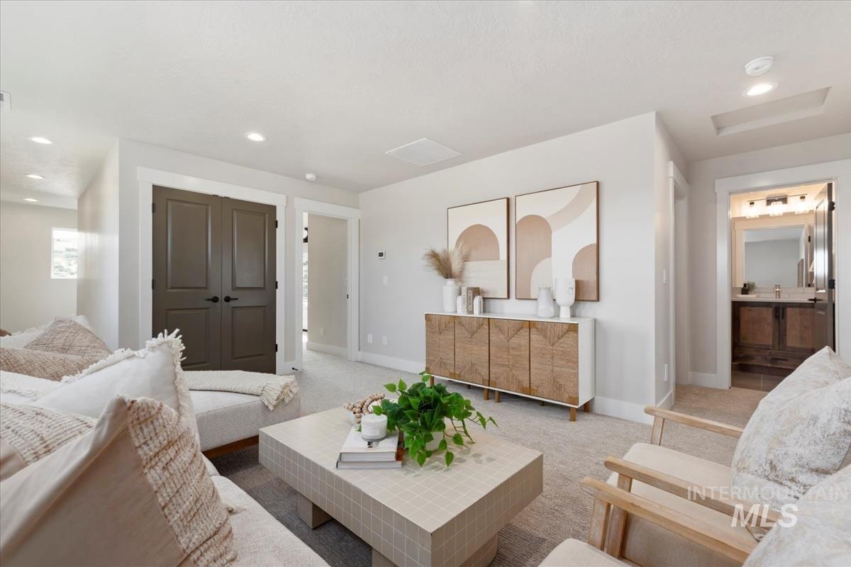 6252 N Holly Springs Ln