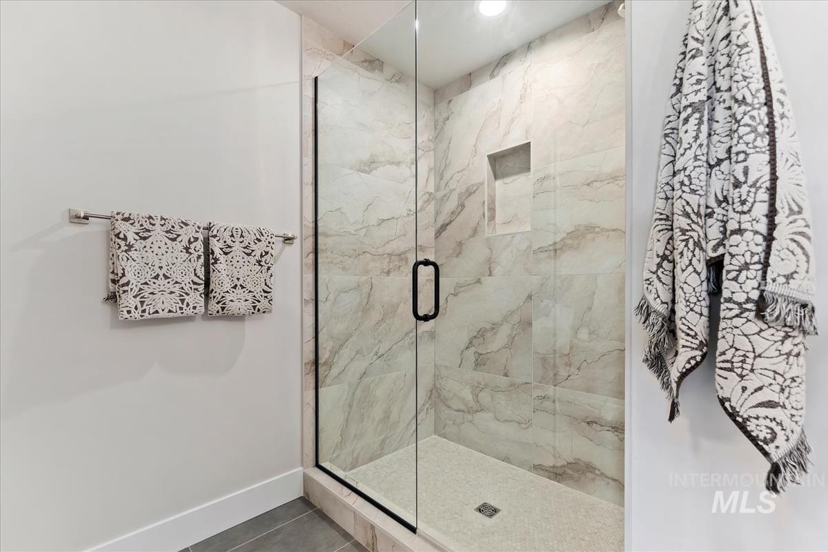 6252 N Holly Springs Ln