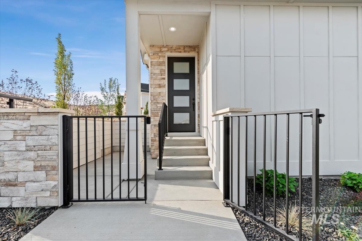 6252 N Holly Springs Ln