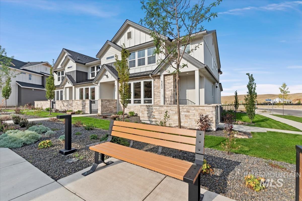 6252 N Holly Springs Ln