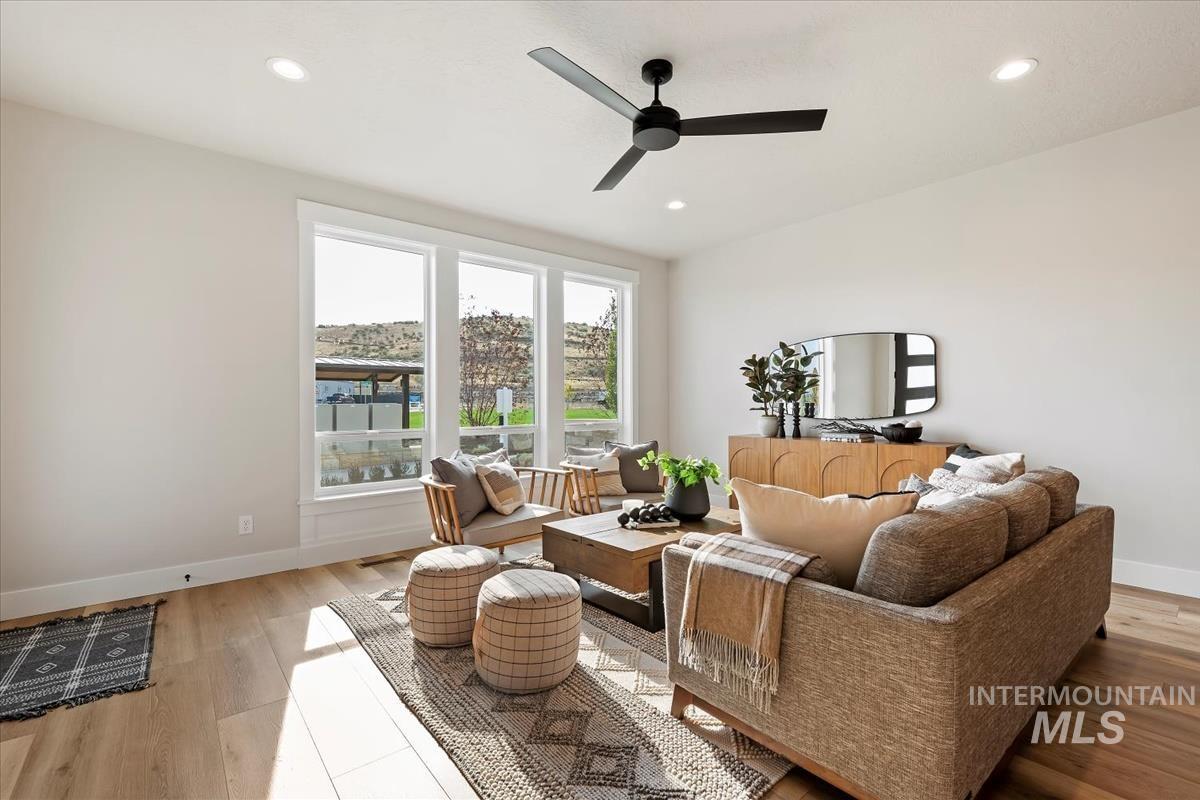 6252 N Holly Springs Ln