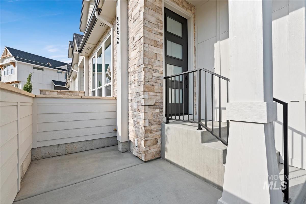 6252 N Holly Springs Ln