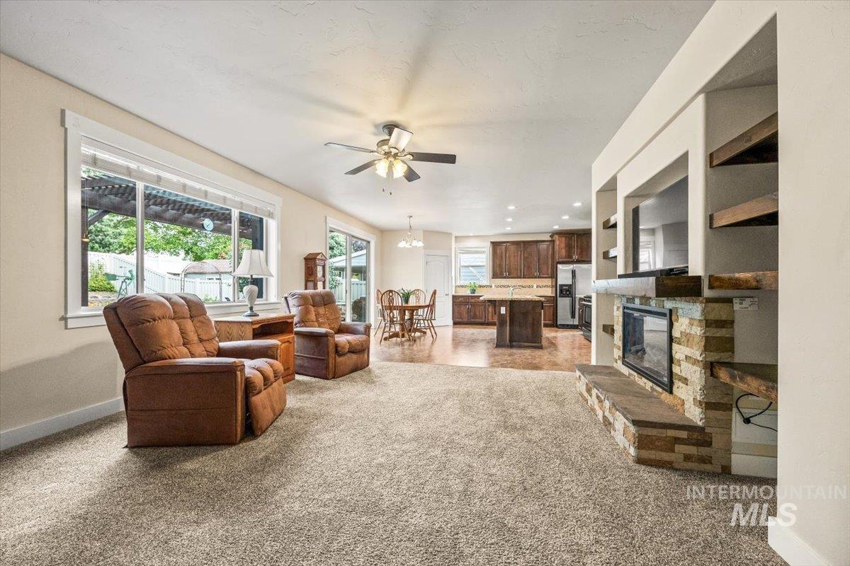 1254 La Reata Way