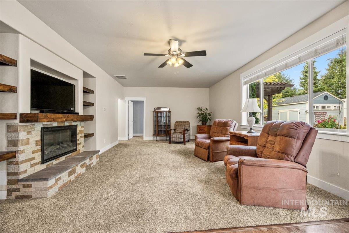 1254 La Reata Way