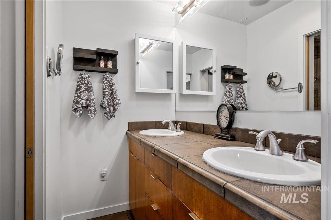 2399 E Riverwalk Dr. Unit: B-4, 202