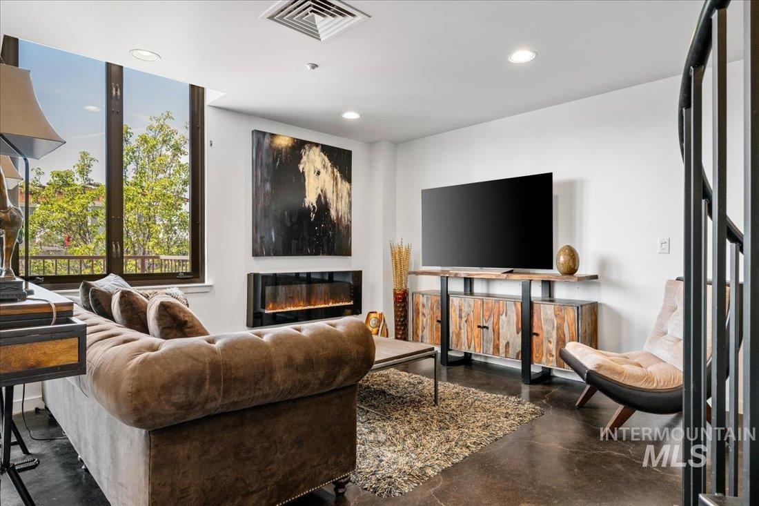 2399 E Riverwalk Dr. Unit: B-4, 202