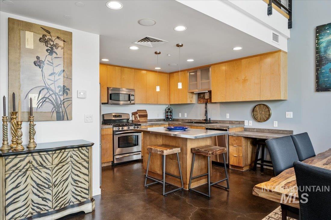 2399 E Riverwalk Dr. Unit: B-4, 202