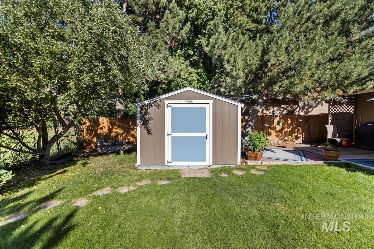 7810 W Peterson St