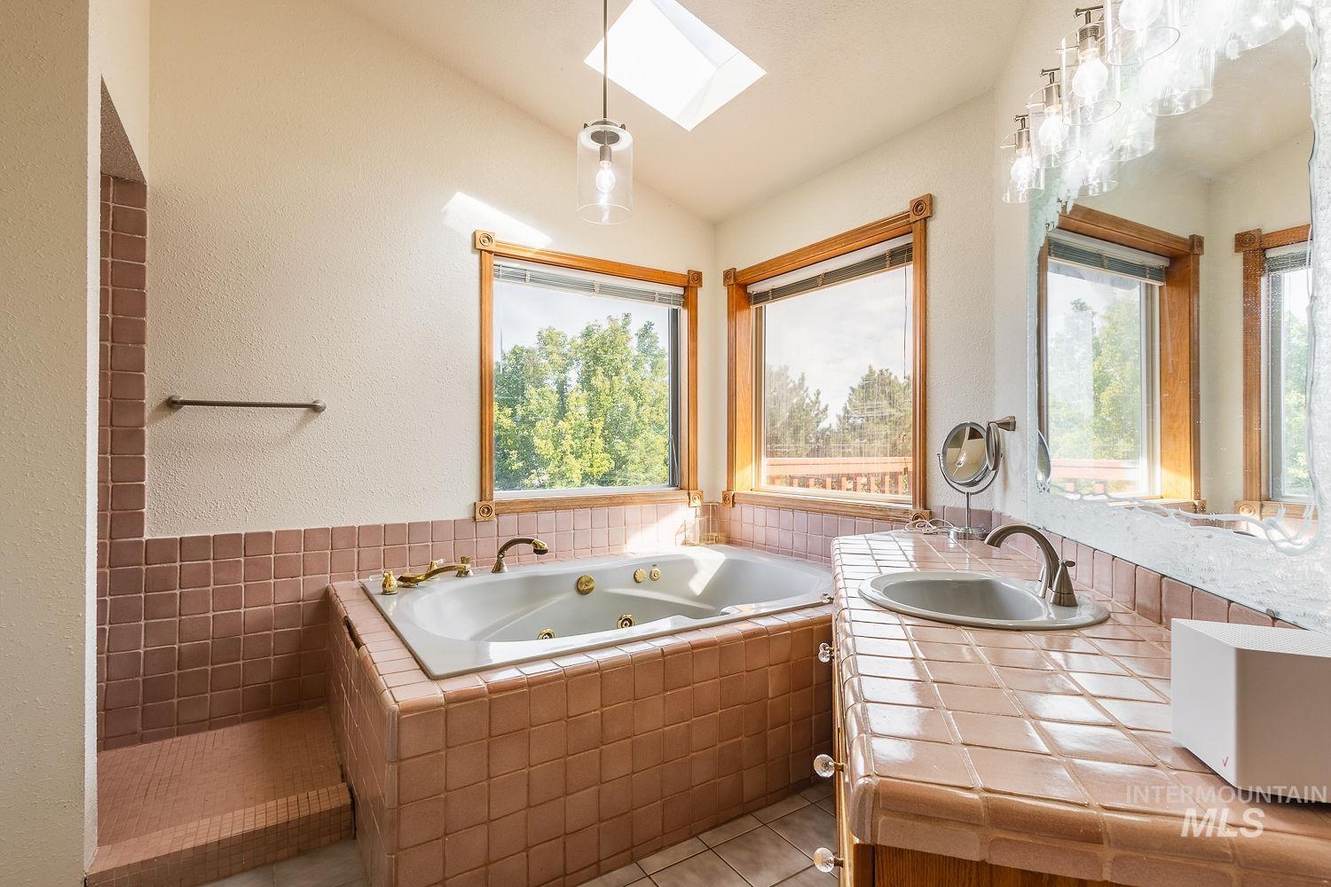 8905 S Consulting Ln