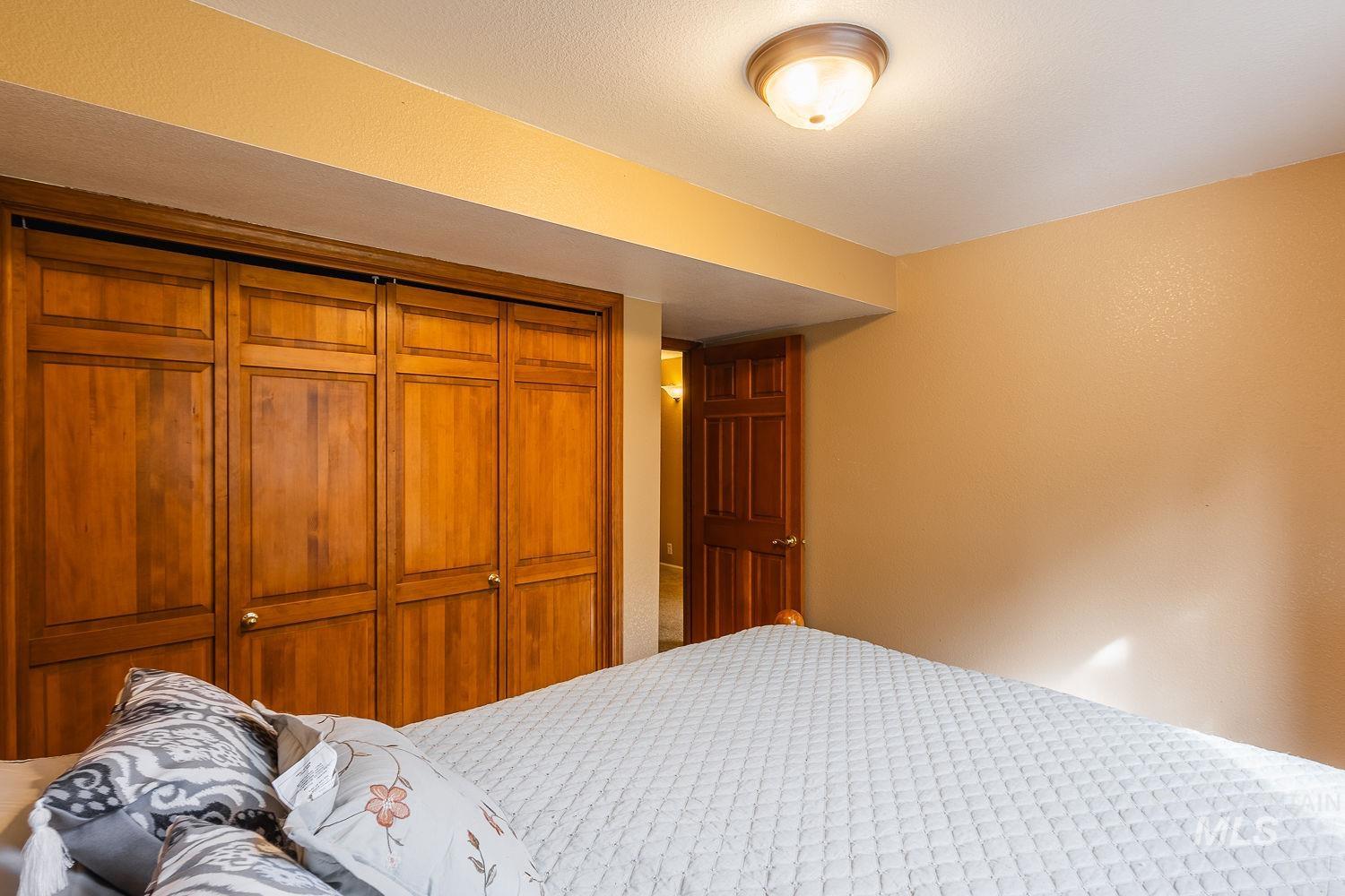8905 S Consulting Ln