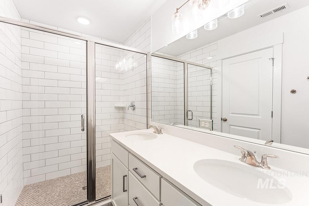 1728 N Timathy Ln Unit: 33/1