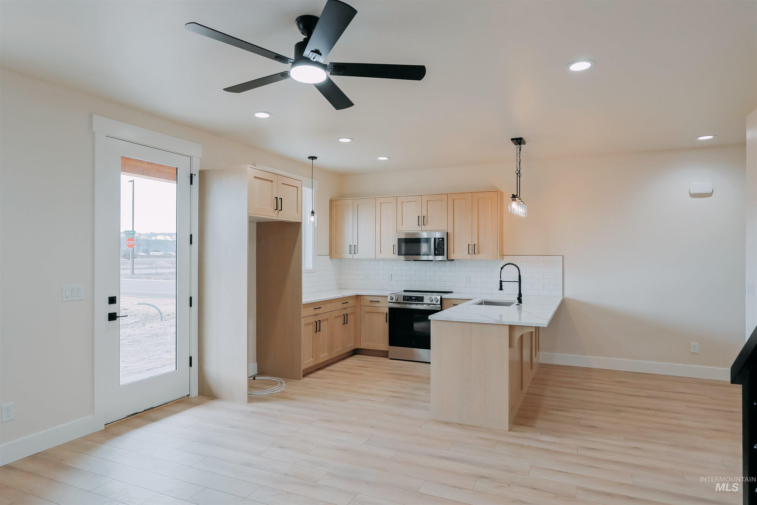 10 North Creek Way