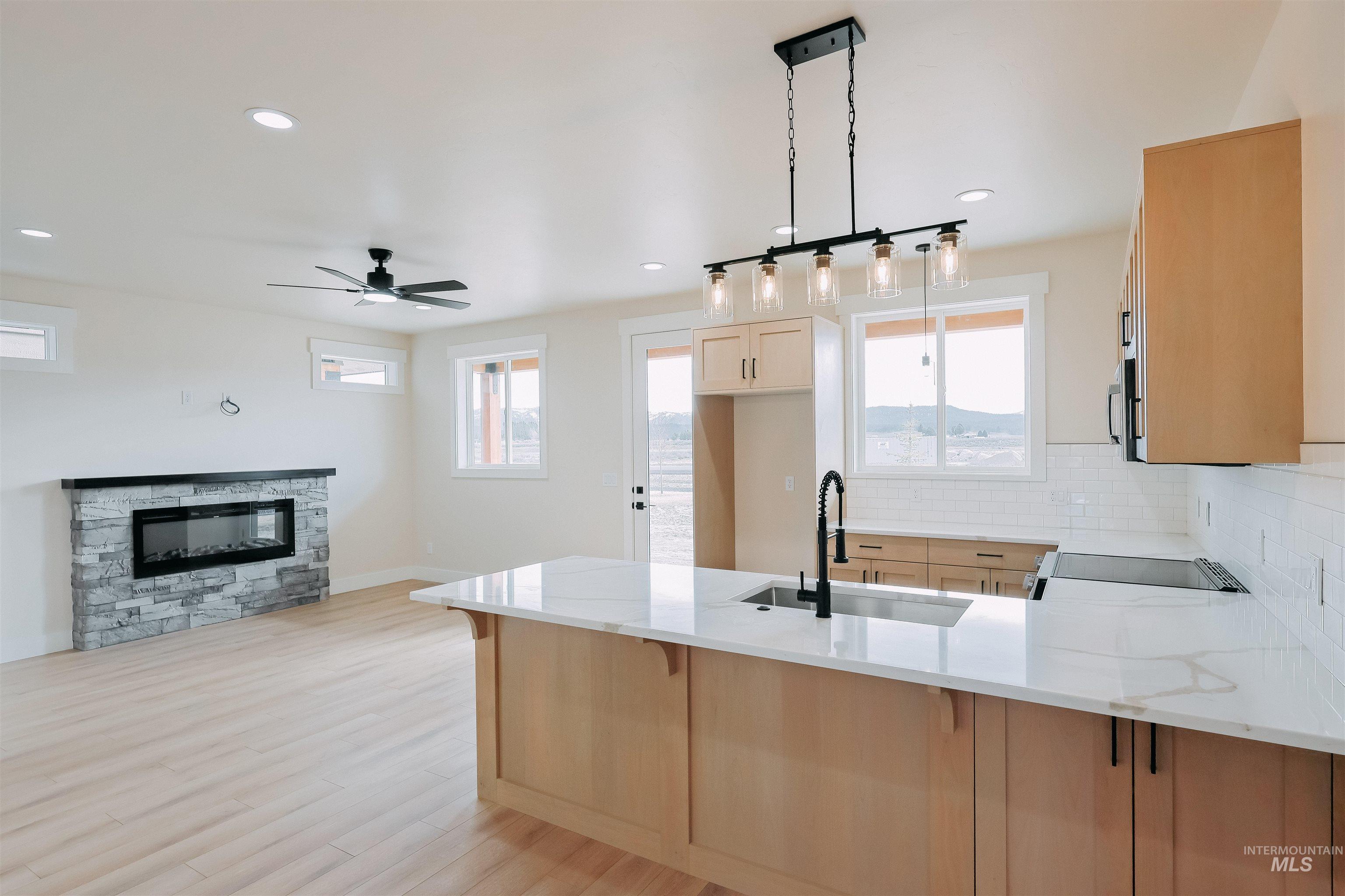 10 North Creek Way