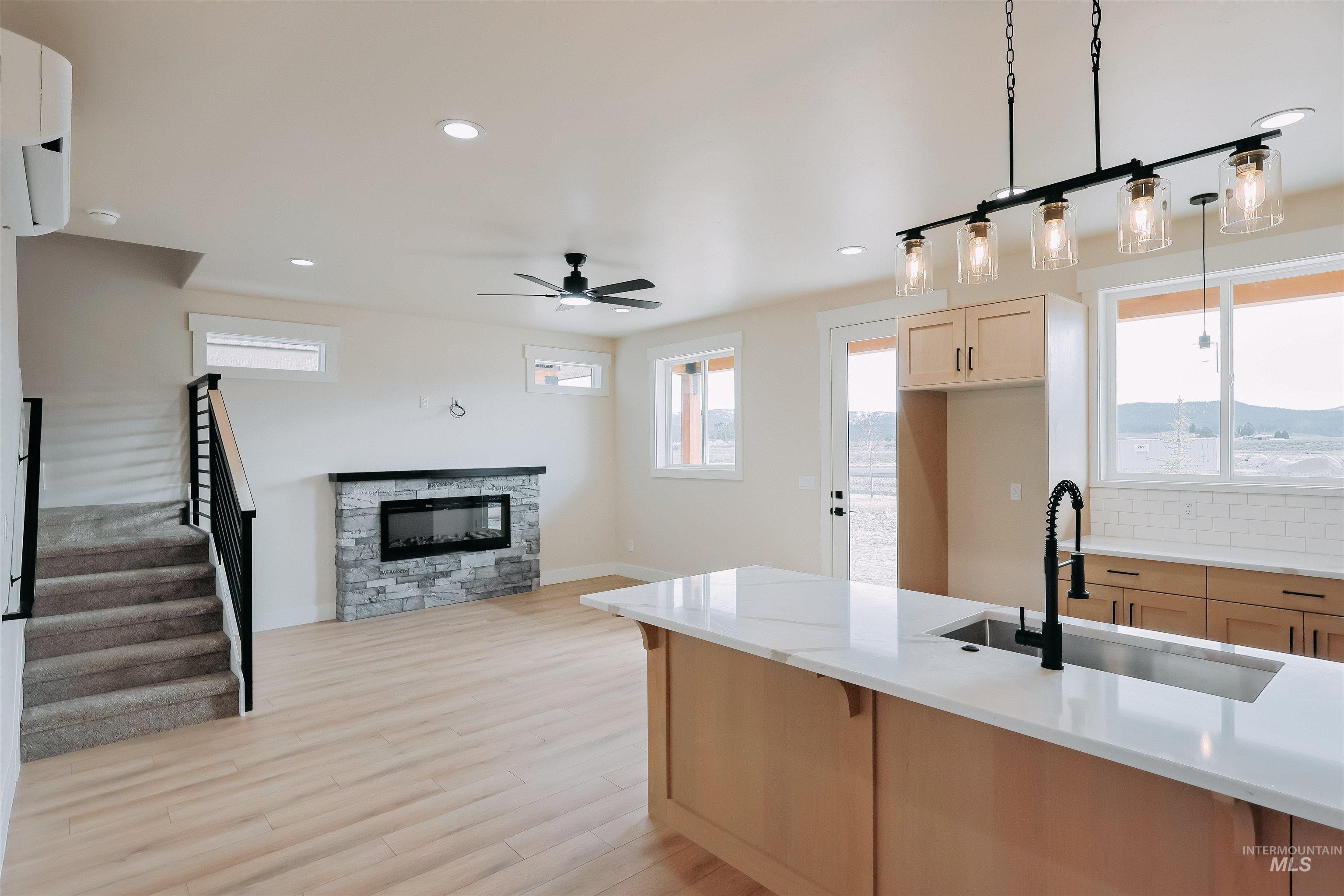 10 North Creek Way