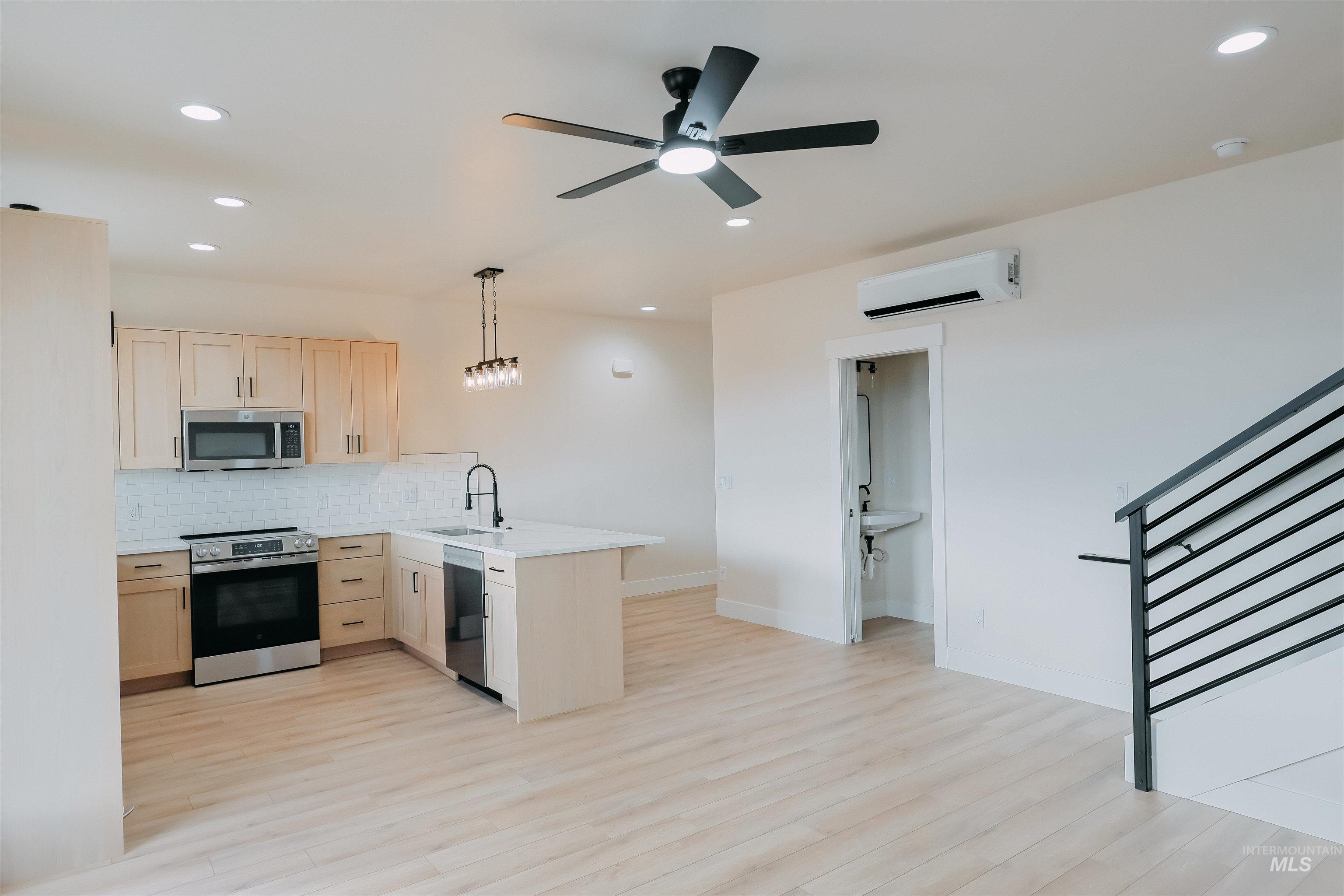 10 North Creek Way