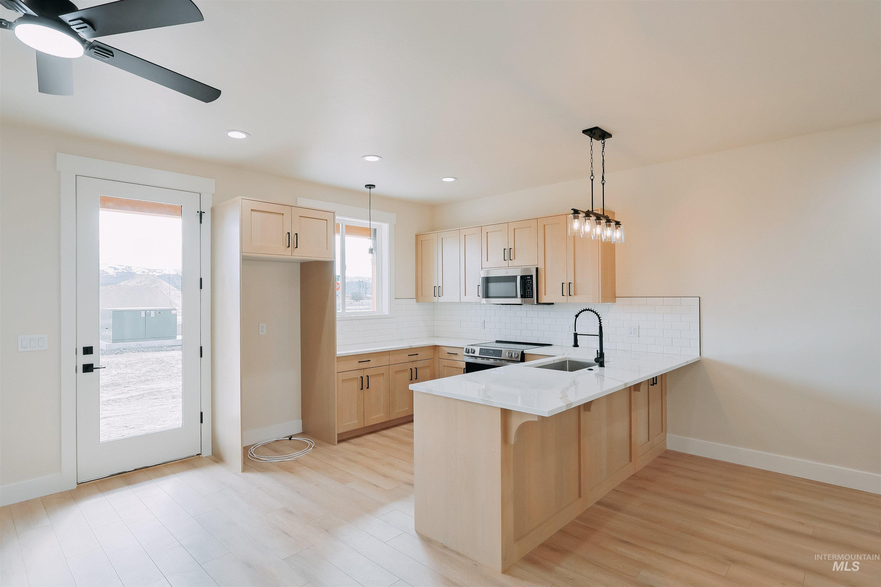 10 North Creek Way