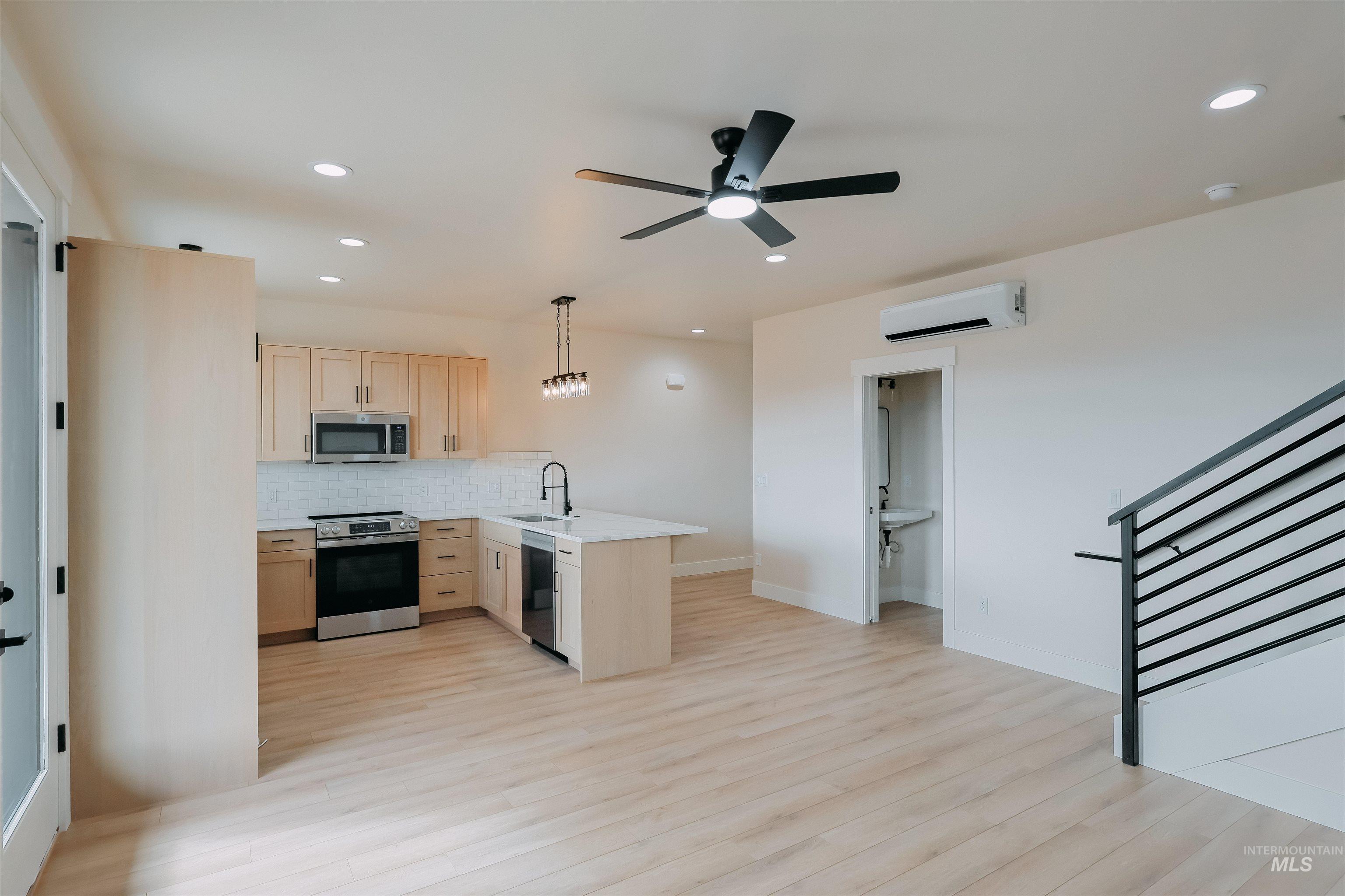 10 North Creek Way