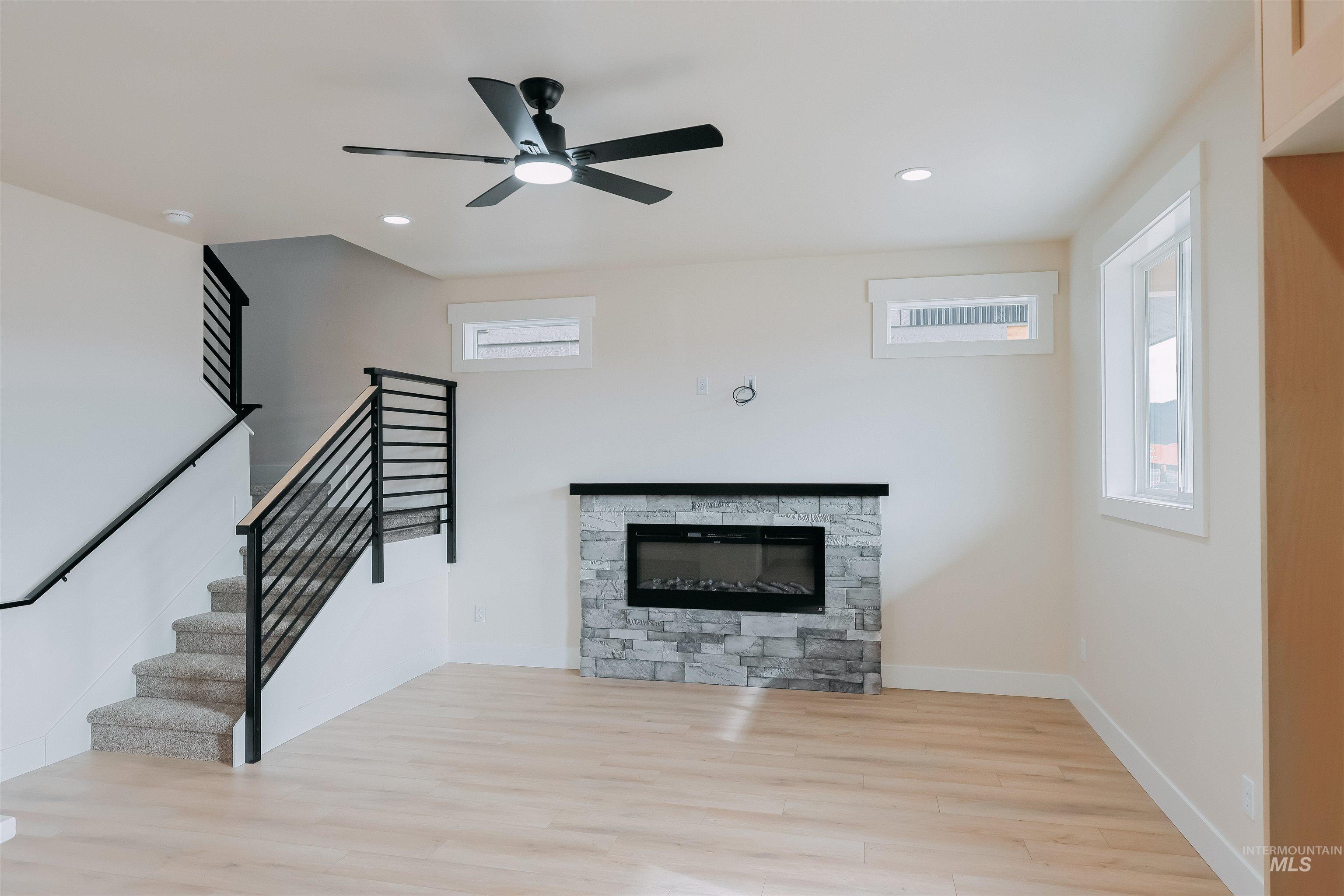10 North Creek Way
