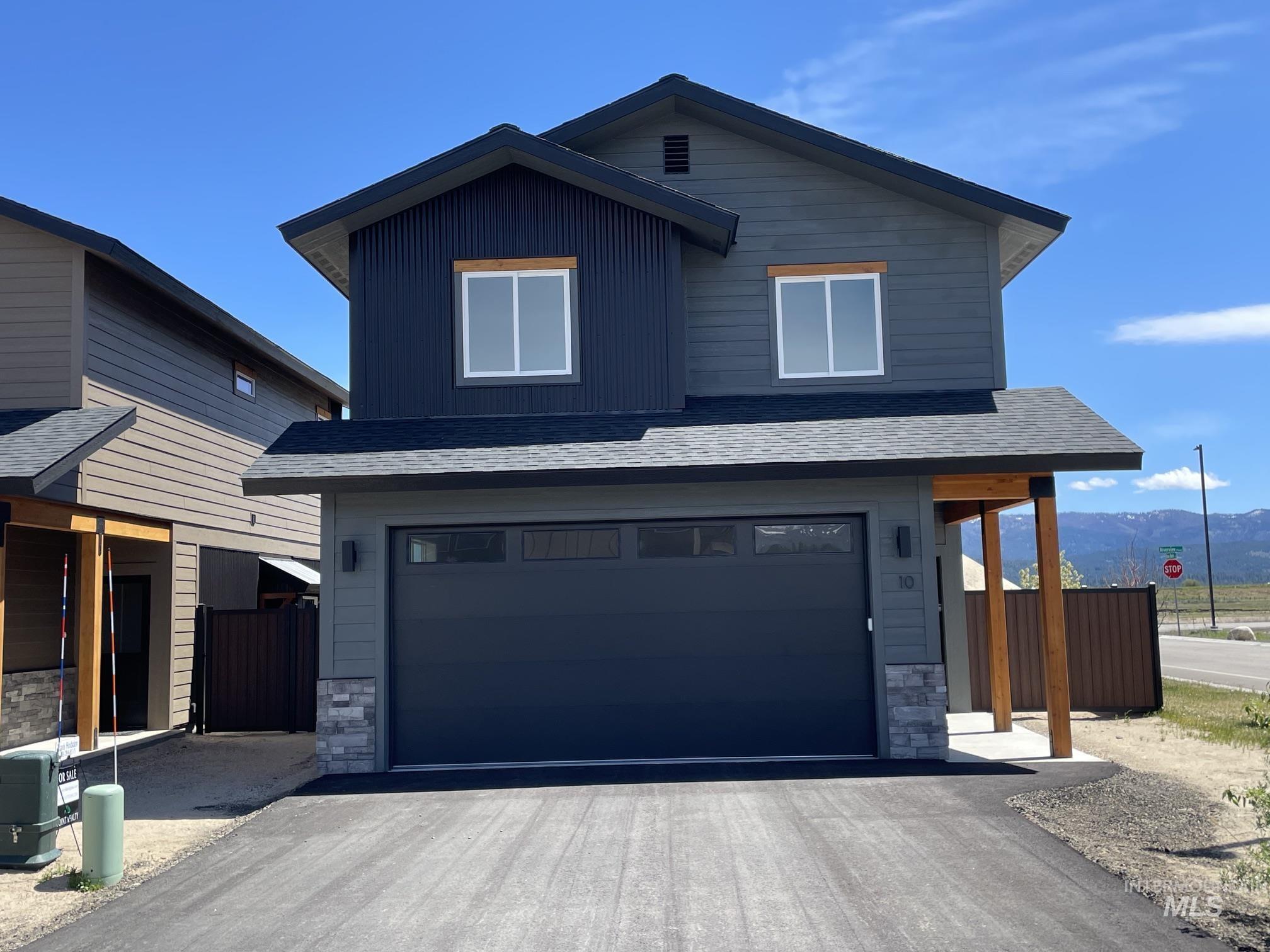 10 North Creek Way