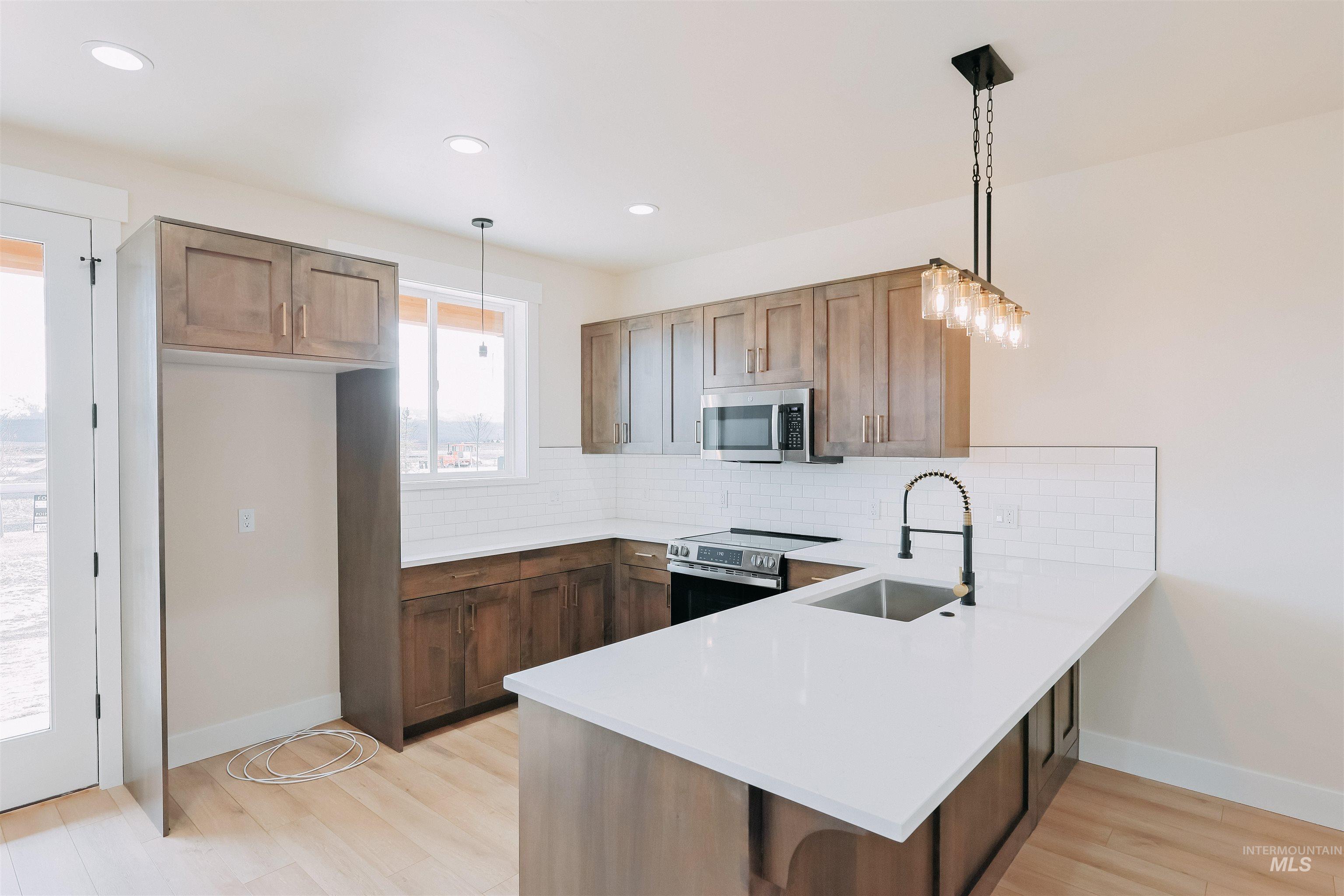 12 North Creek Way