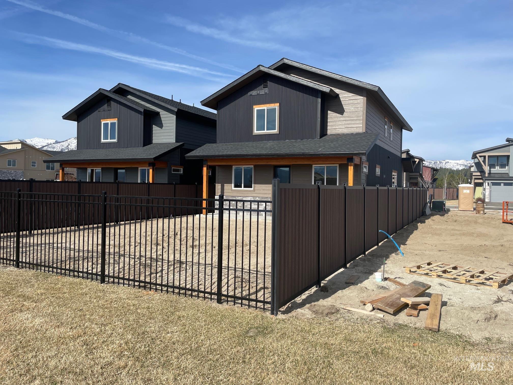 12 North Creek Way