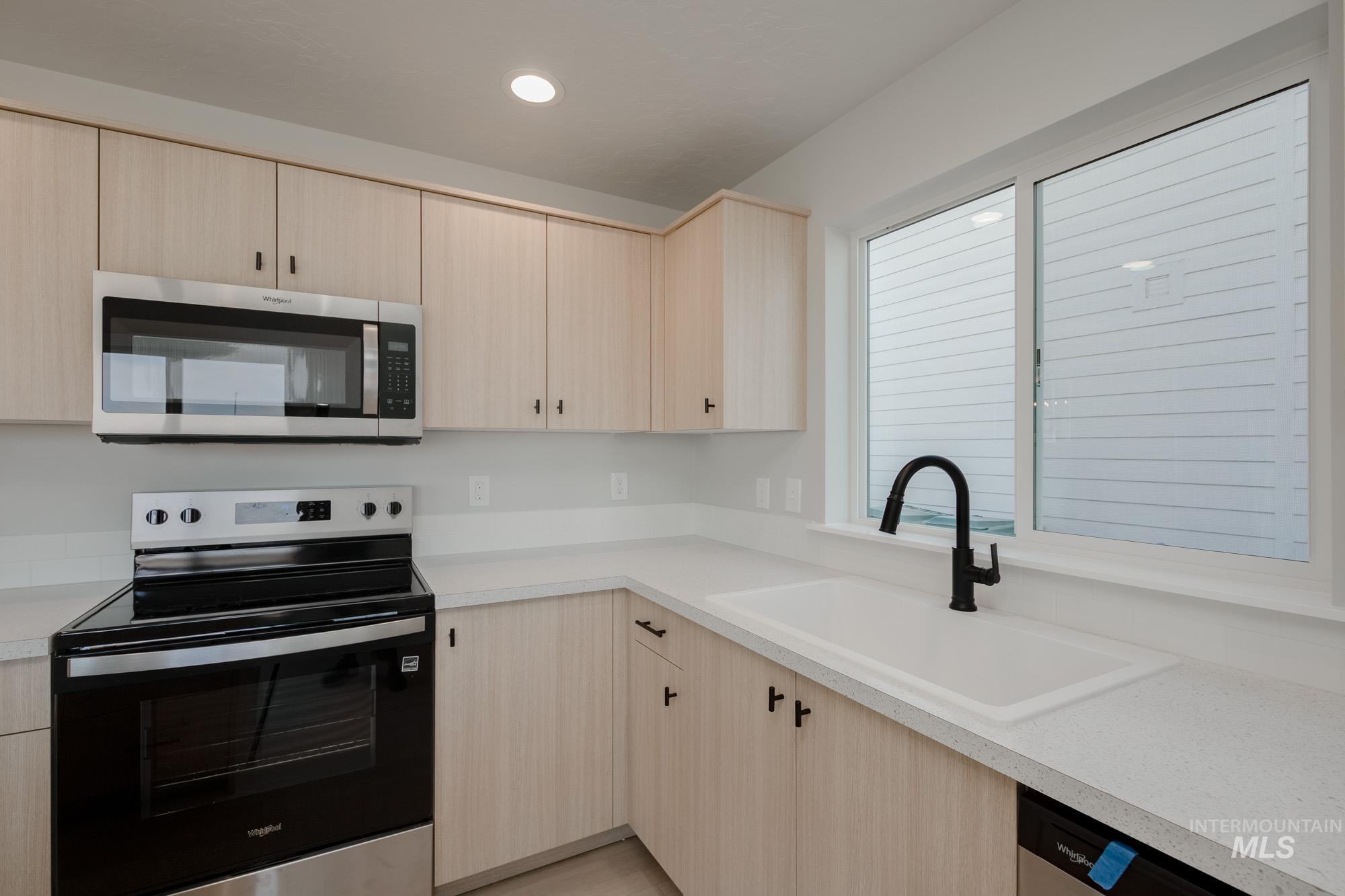 295 N Coltsfoot Ave