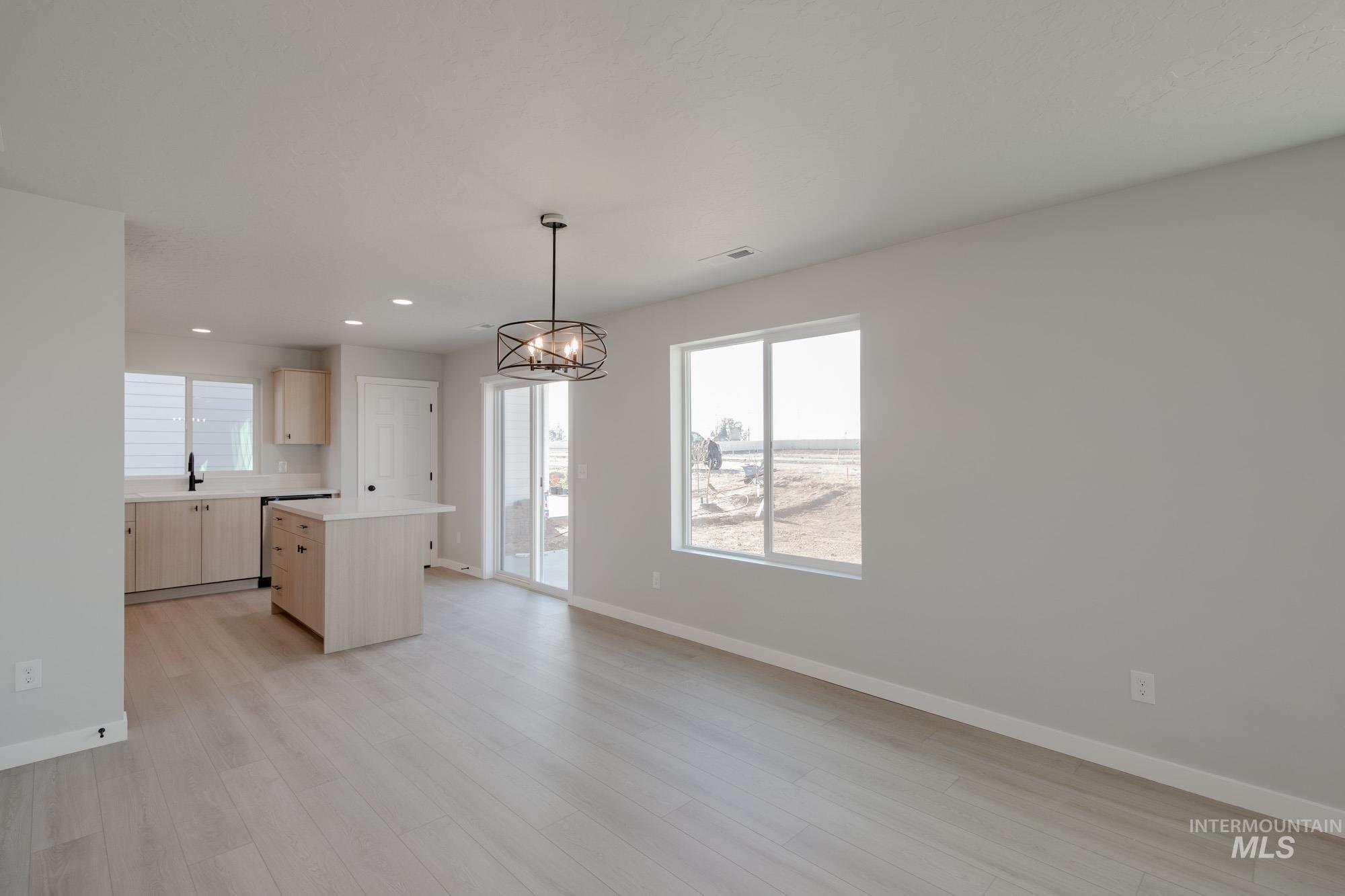 295 N Coltsfoot Ave
