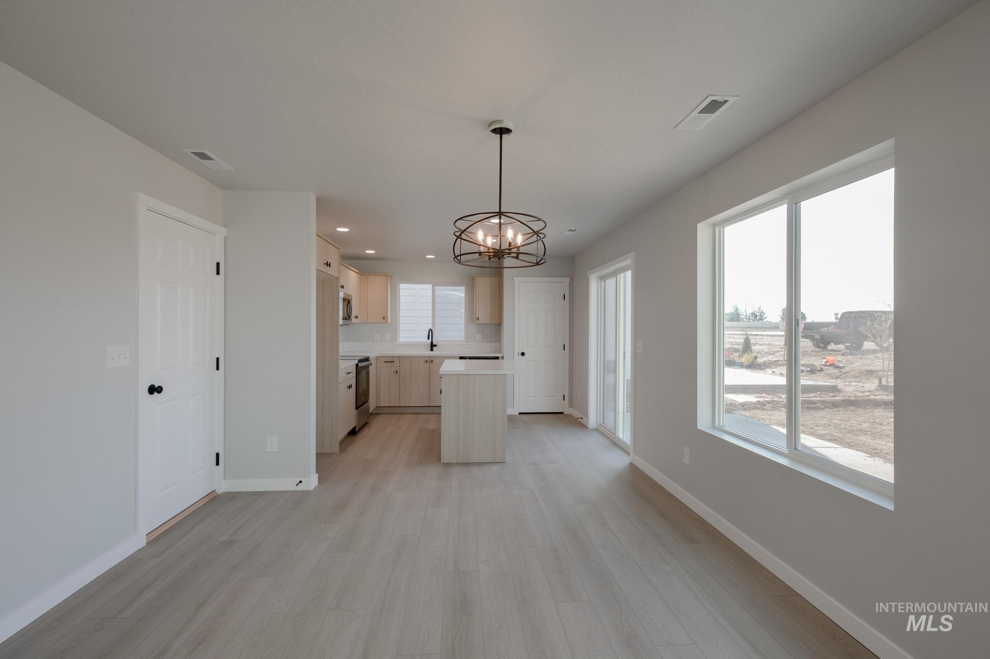 295 N Coltsfoot Ave