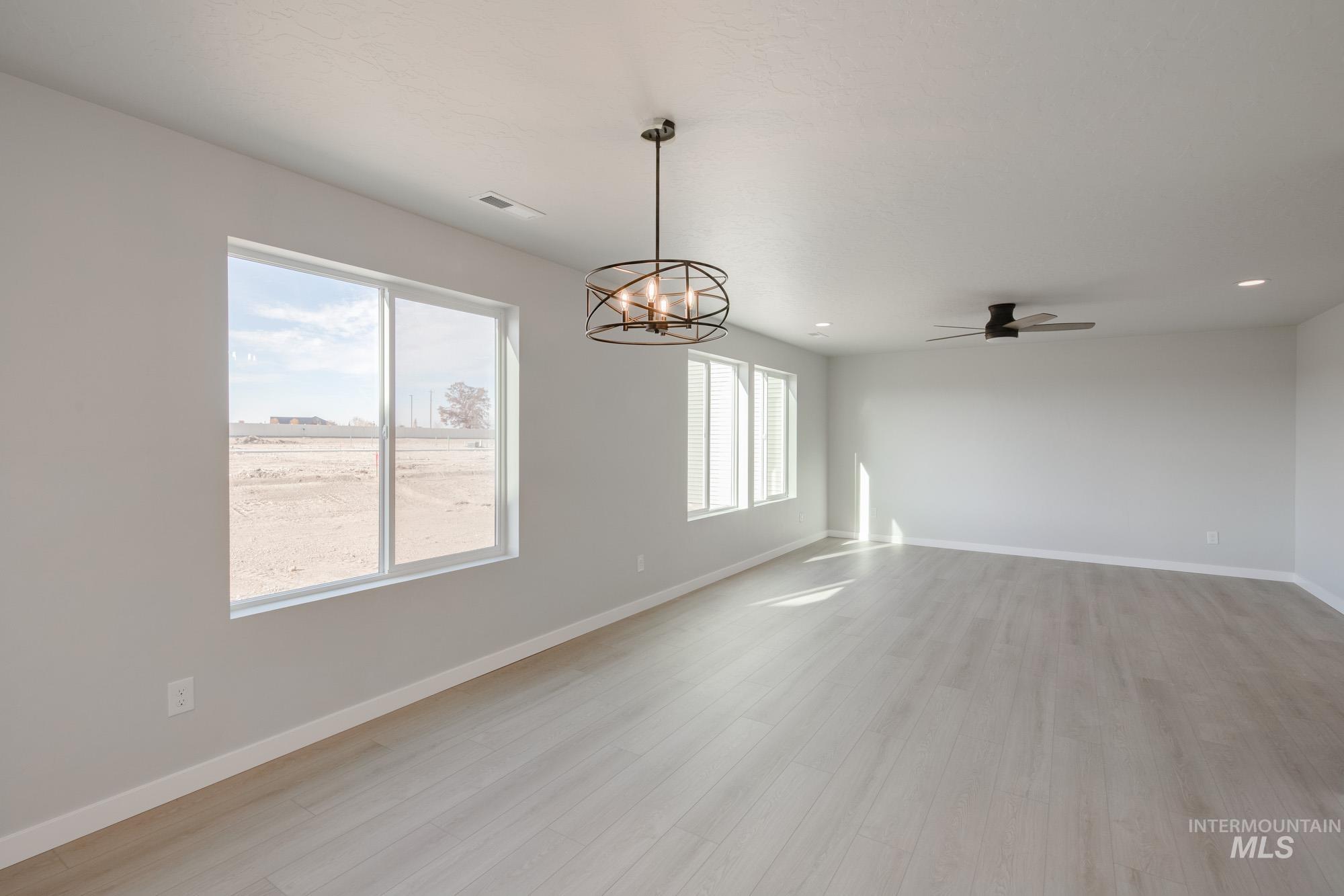 295 N Coltsfoot Ave
