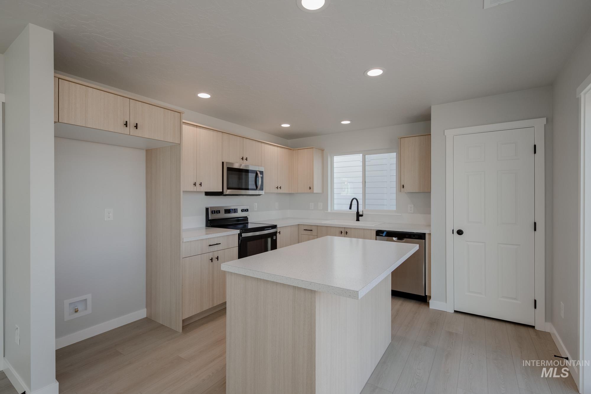 295 N Coltsfoot Ave