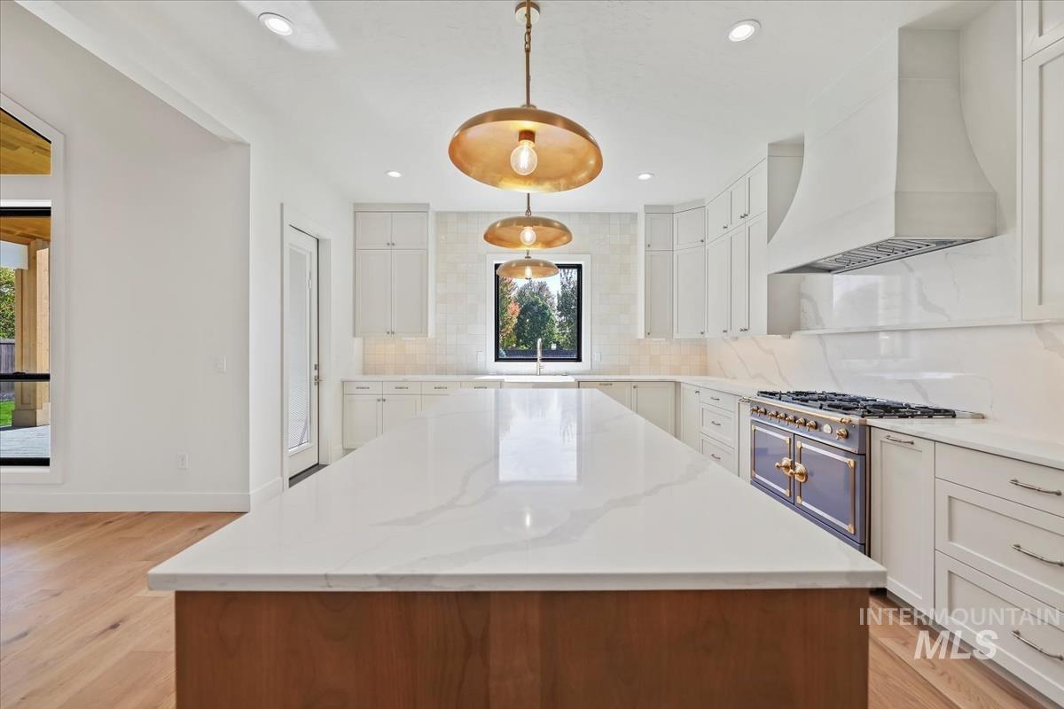 12182 N Upper Ridge Pl