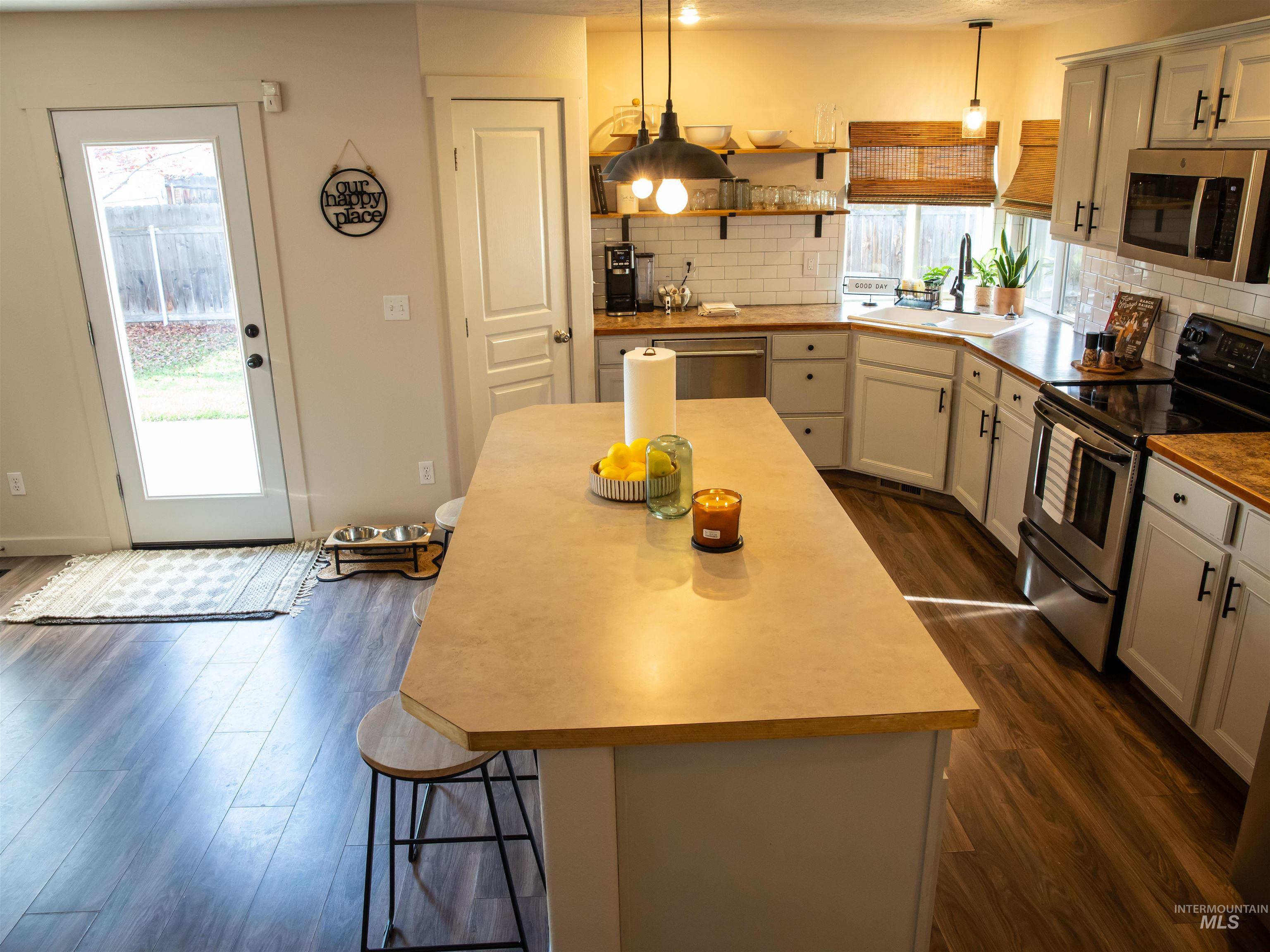 3491 N Maplestone Ave