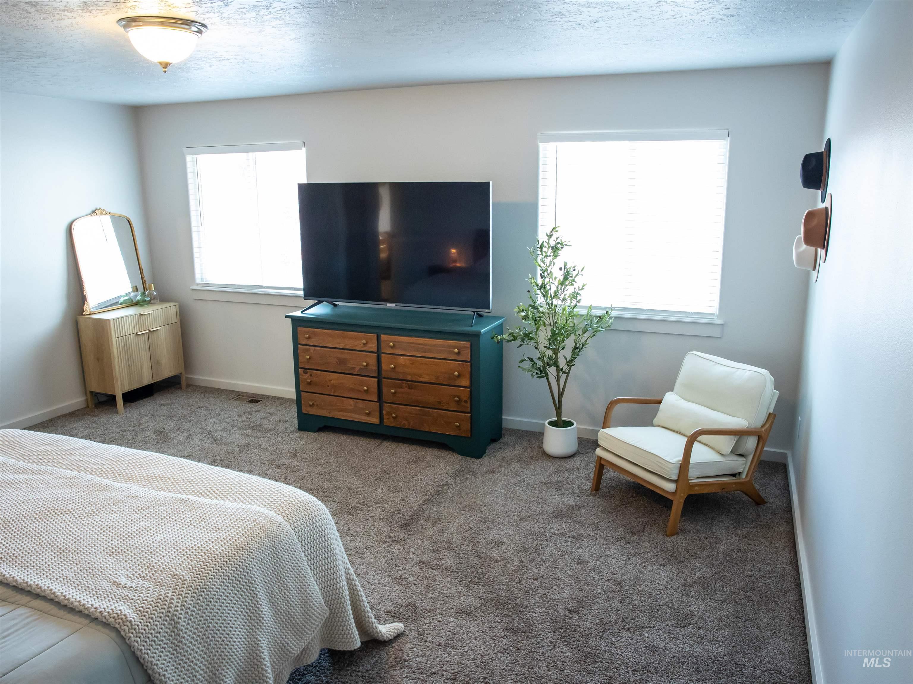 3491 N Maplestone Ave