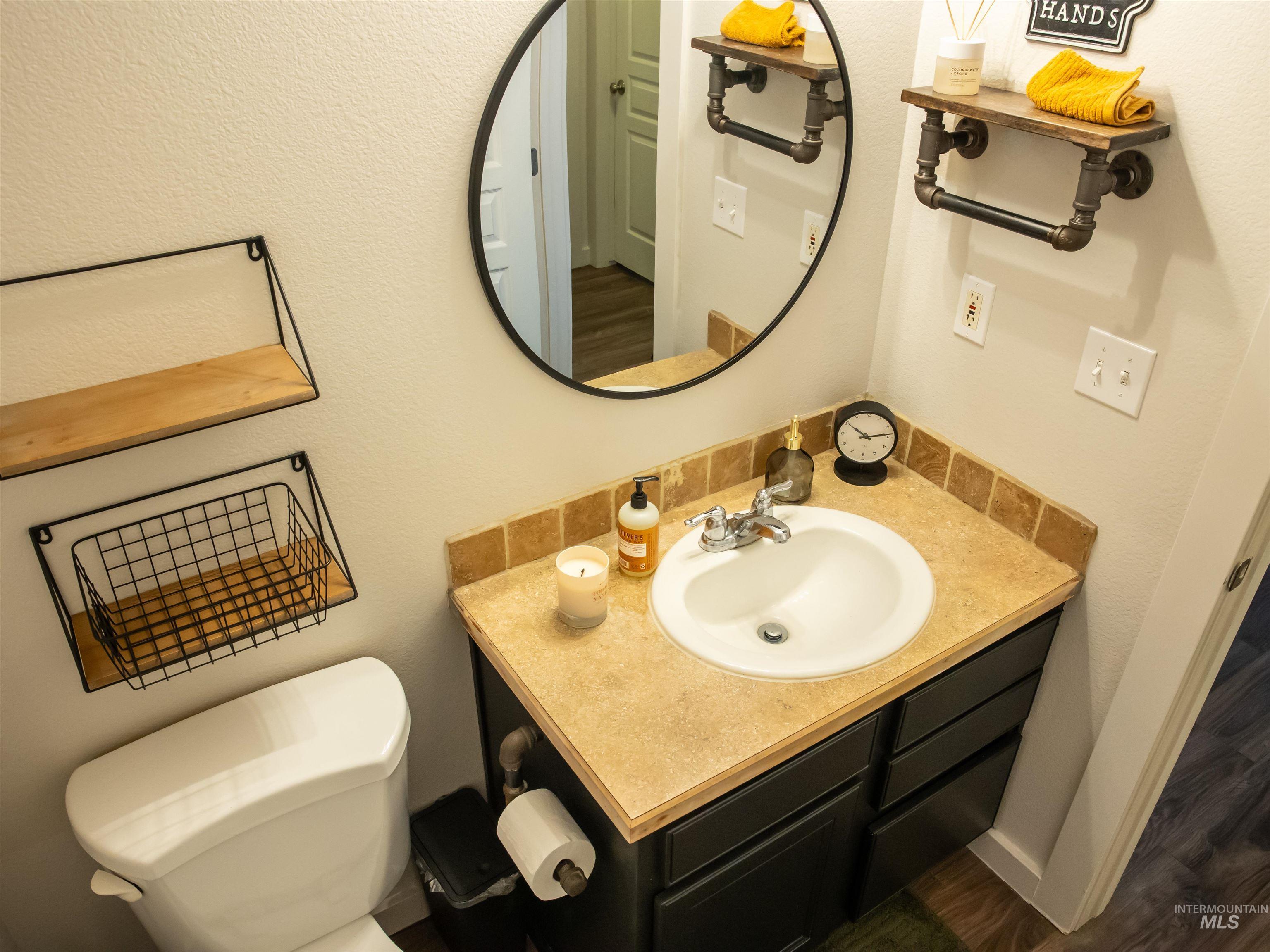 3491 N Maplestone Ave