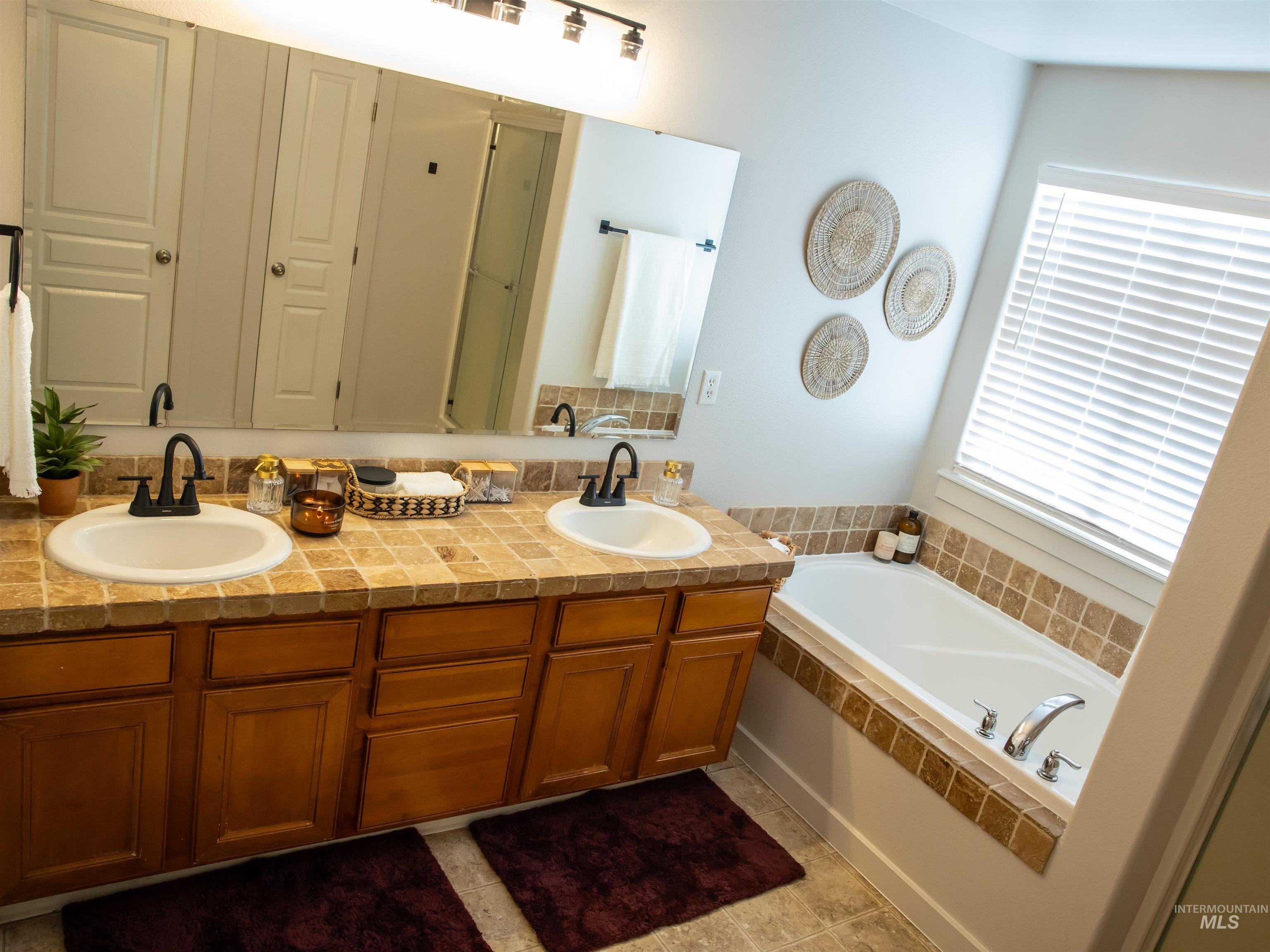 3491 N Maplestone Ave