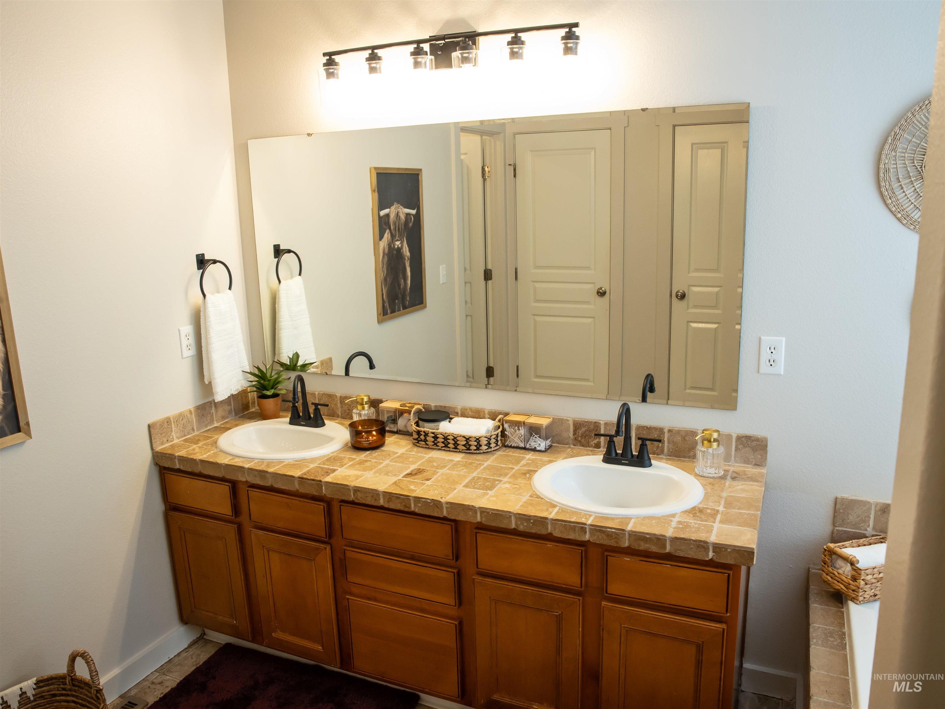 3491 N Maplestone Ave