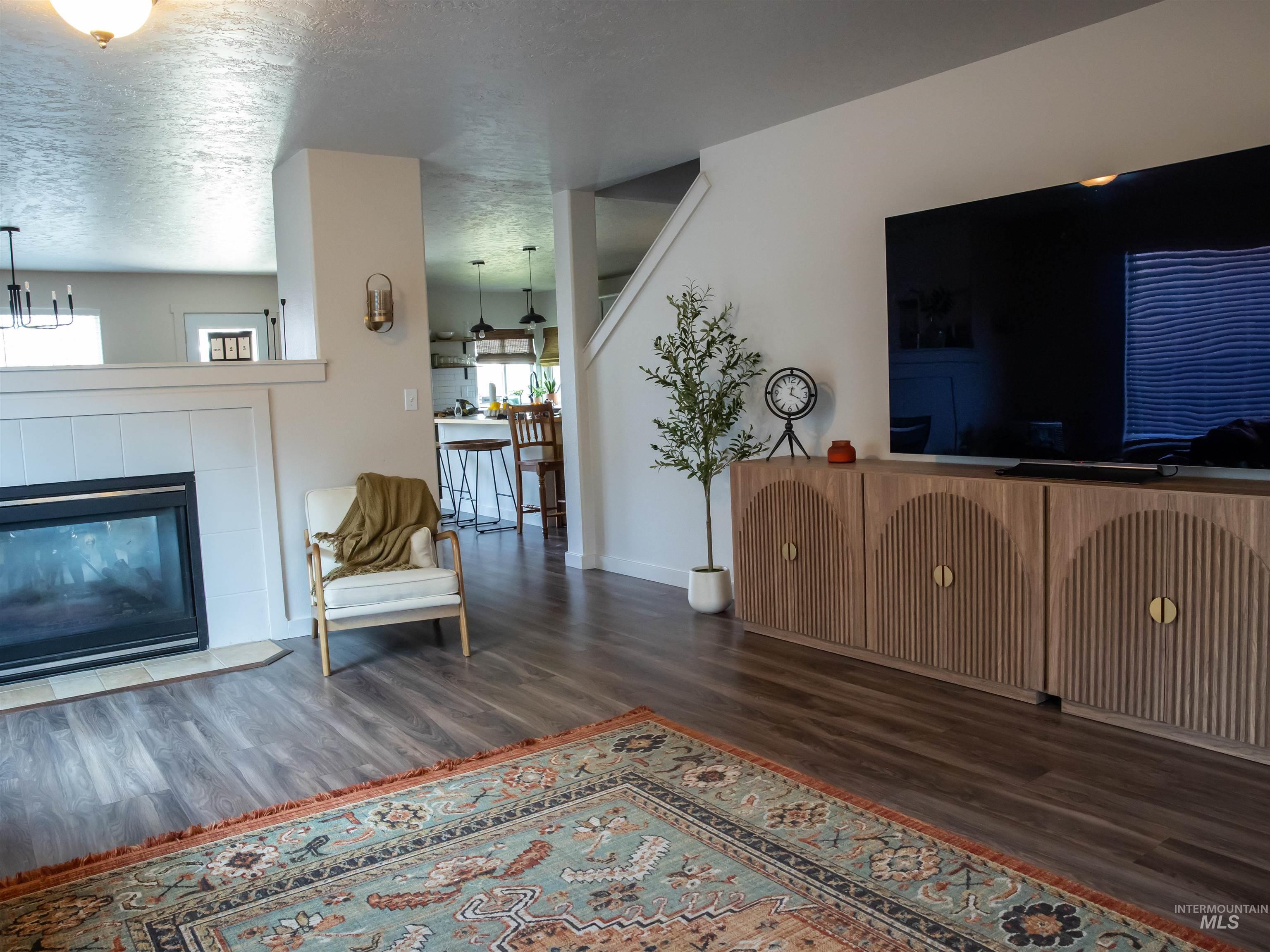 3491 N Maplestone Ave